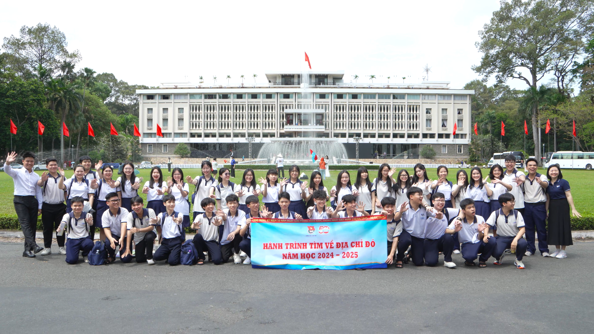 HÀNH TRÌNH VỀ NGUỒN KHÁM PHÁ DINH ĐỘC LẬP - TRÁI TIM CỦA SÀI GÒN TRONG NHỮNG NGÀY THÁNG LỊCH SỬ Ý NGHĨA CỦA HỌC SINH TRƯỜNG THPT LÊ QUÝ ĐÔN TÂN MAI