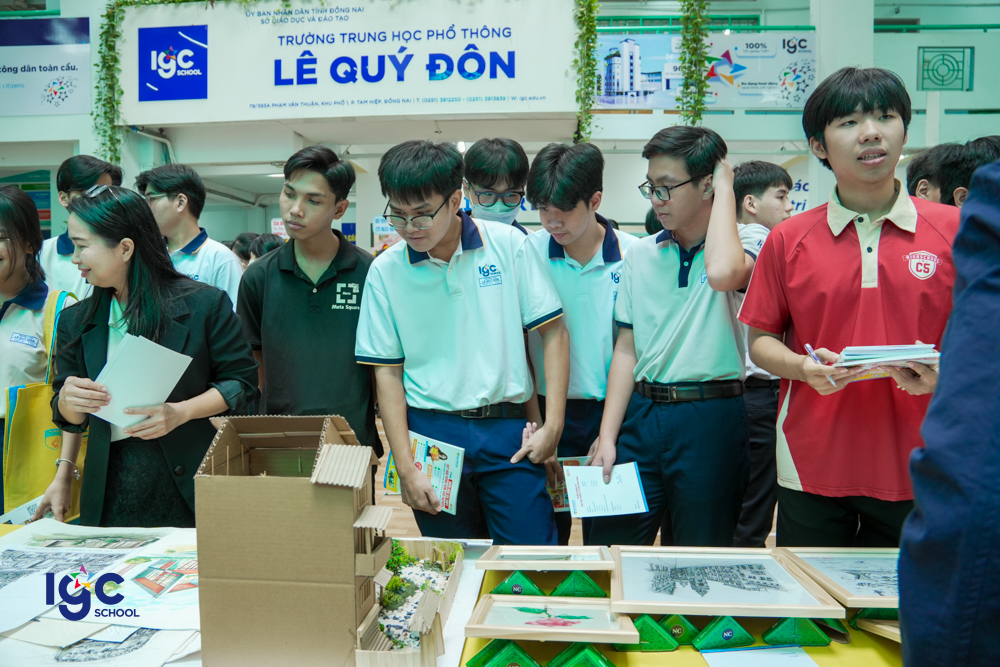 HỌC SINH HÀO HỨNG VỚI NGÀY HỘI TRẢI NGHIỆM STEAM